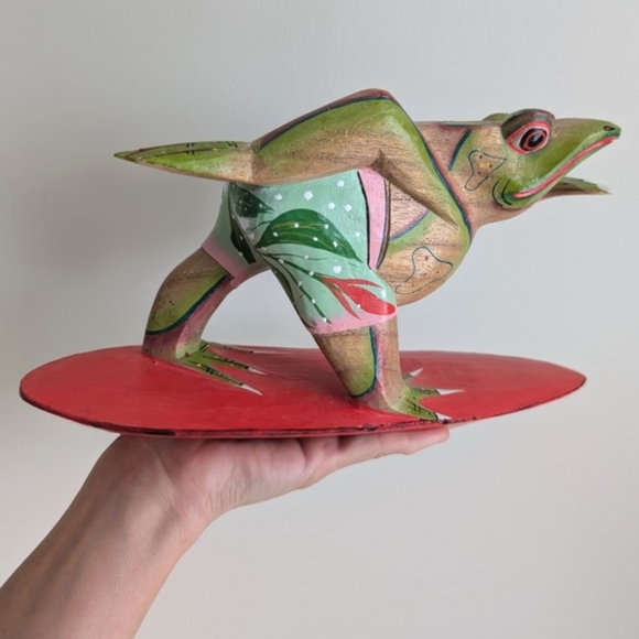 Surfer Frog Carved Wood Figurine Beach Vibes Ron Jon Surf Girl Hawaii Australia - Picture 3 of 16